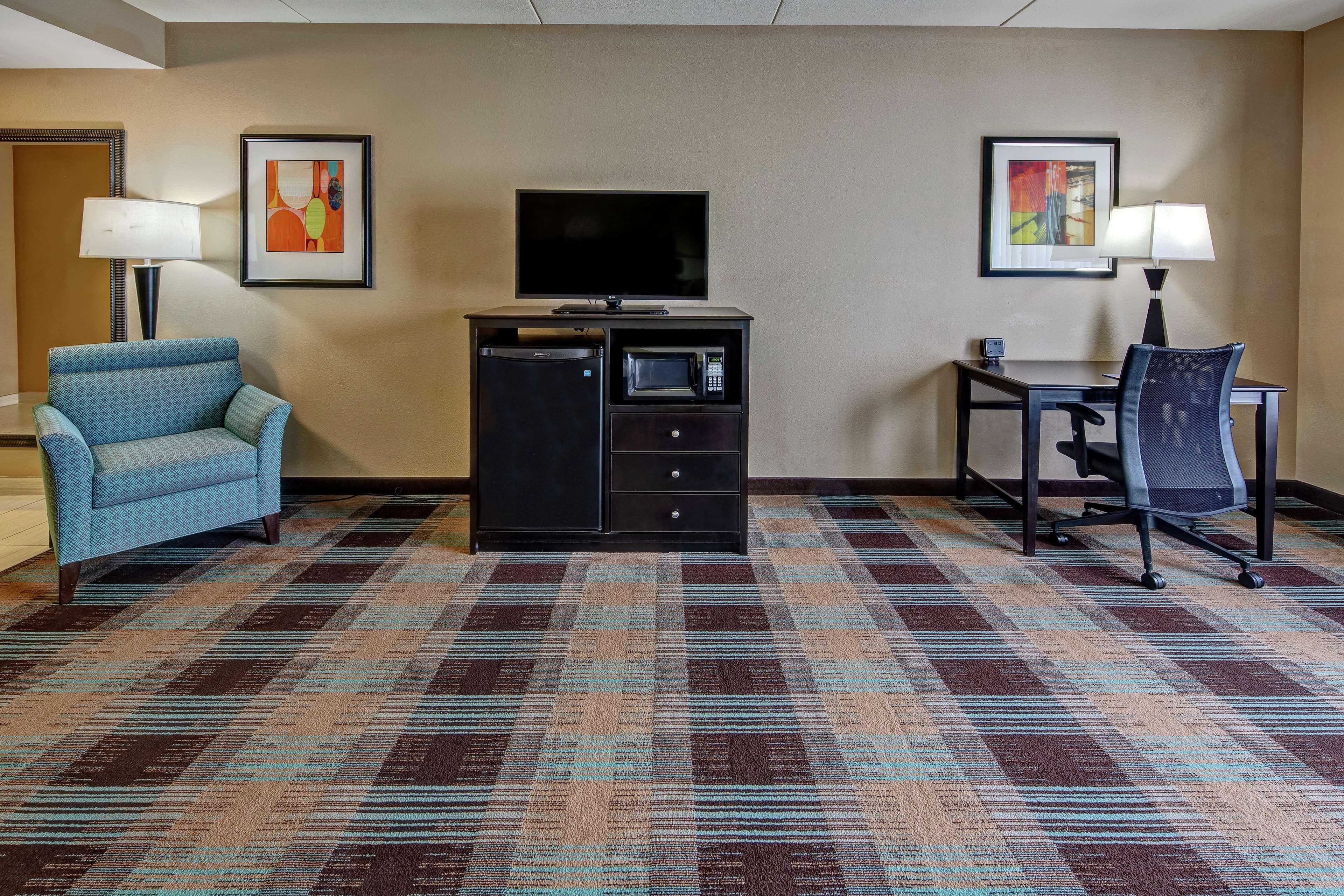 Hampton & Hotel 3*