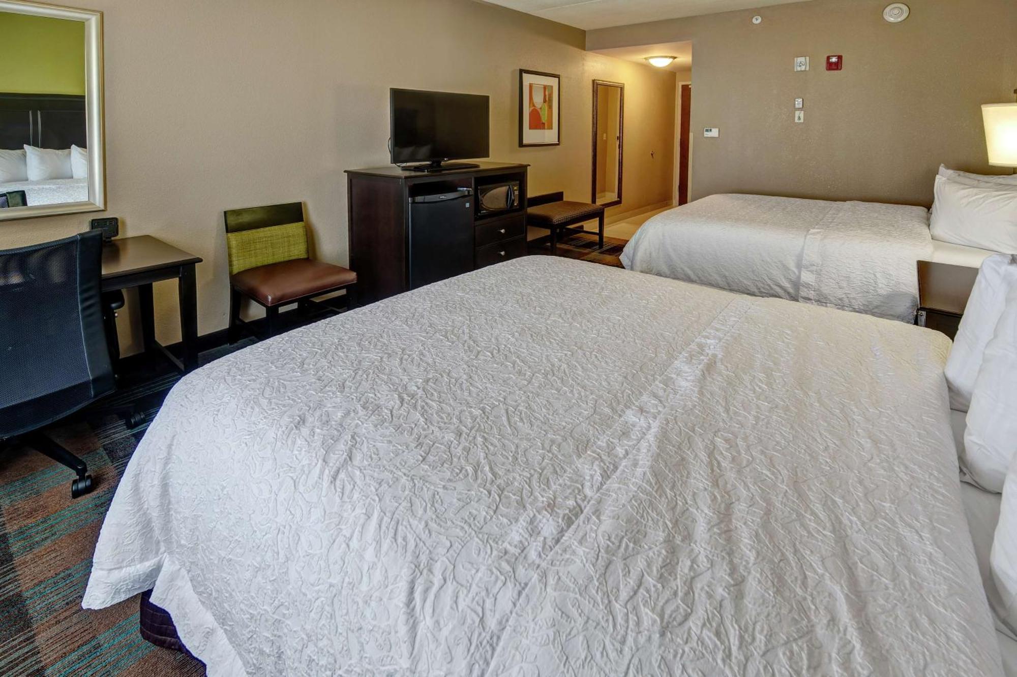 Hampton & Hotel Clarksville