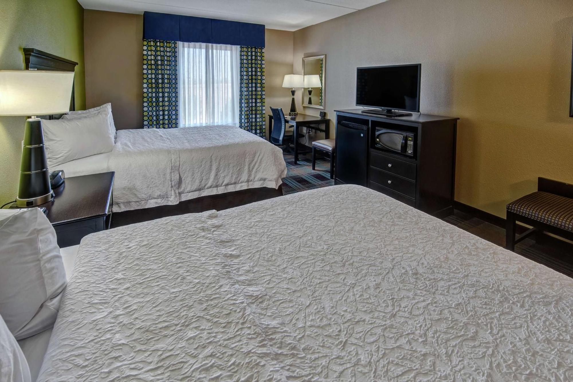 Hampton & Hotel Clarksville